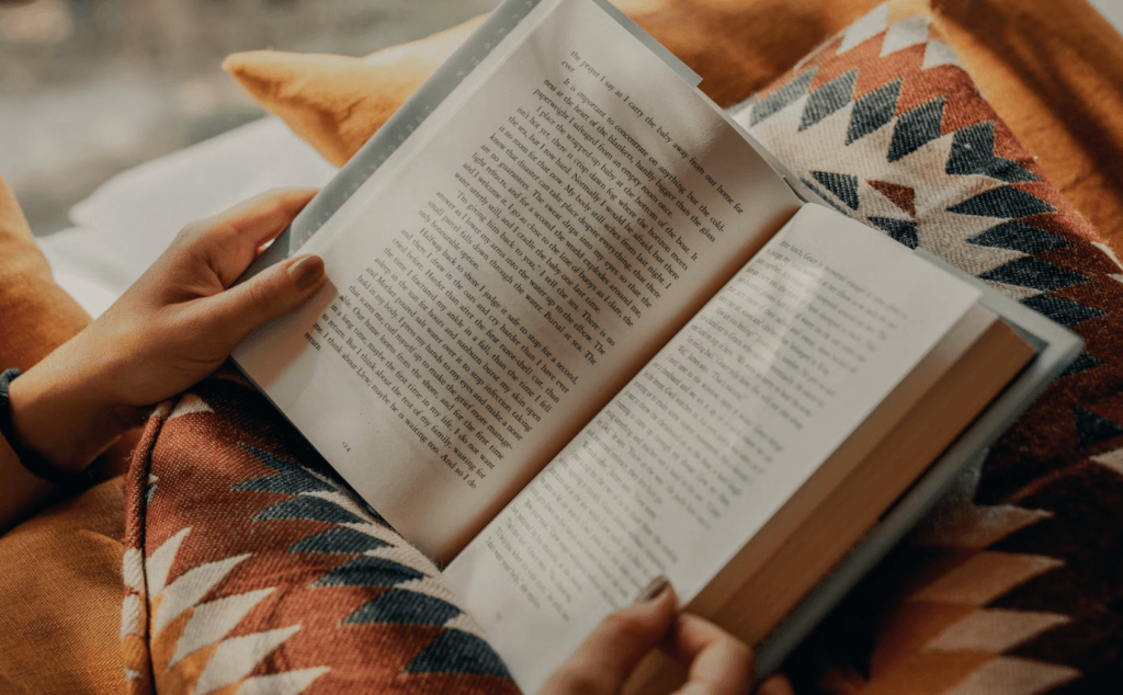 women reading a book 