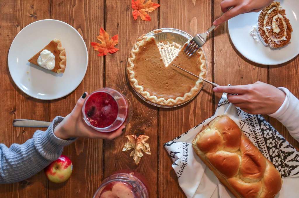 Thanksgiving table 