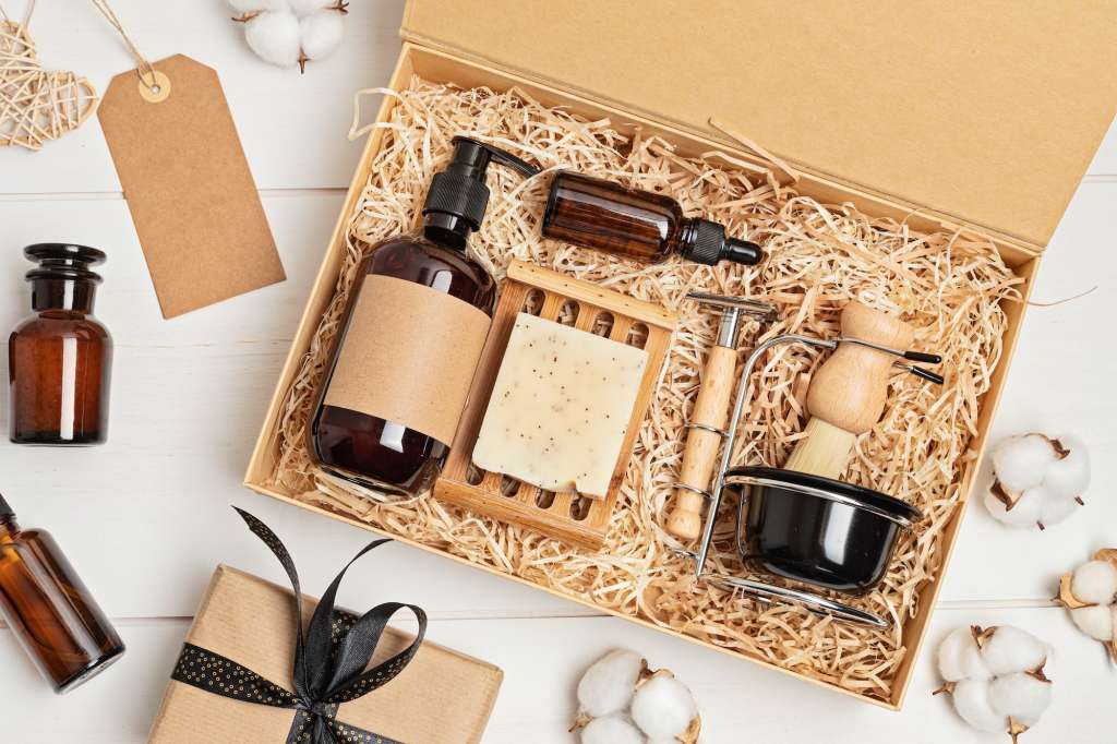 Self care package, seasonal gift box with zero waste organic cosmetics products for men, Sustainable Shaving Kit