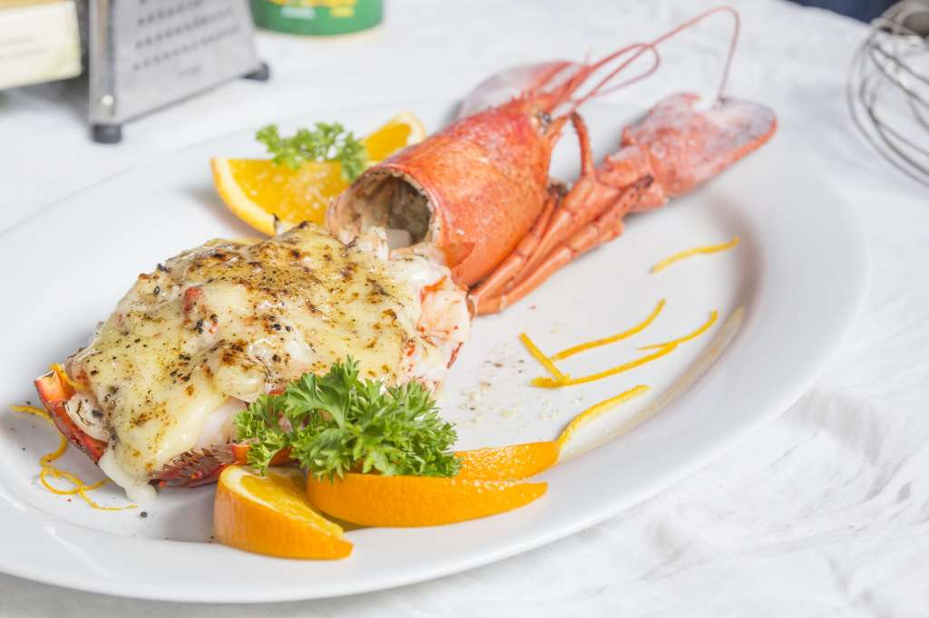 Baked lobster with cheese