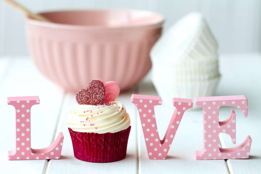 Mixing bowl and cupcake