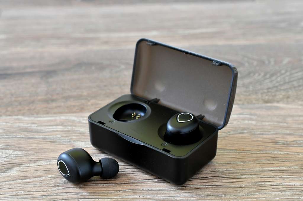 Generic Black wireless earbuds