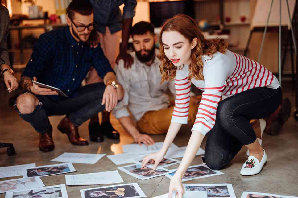 Scavenger Hunt Indoors team building