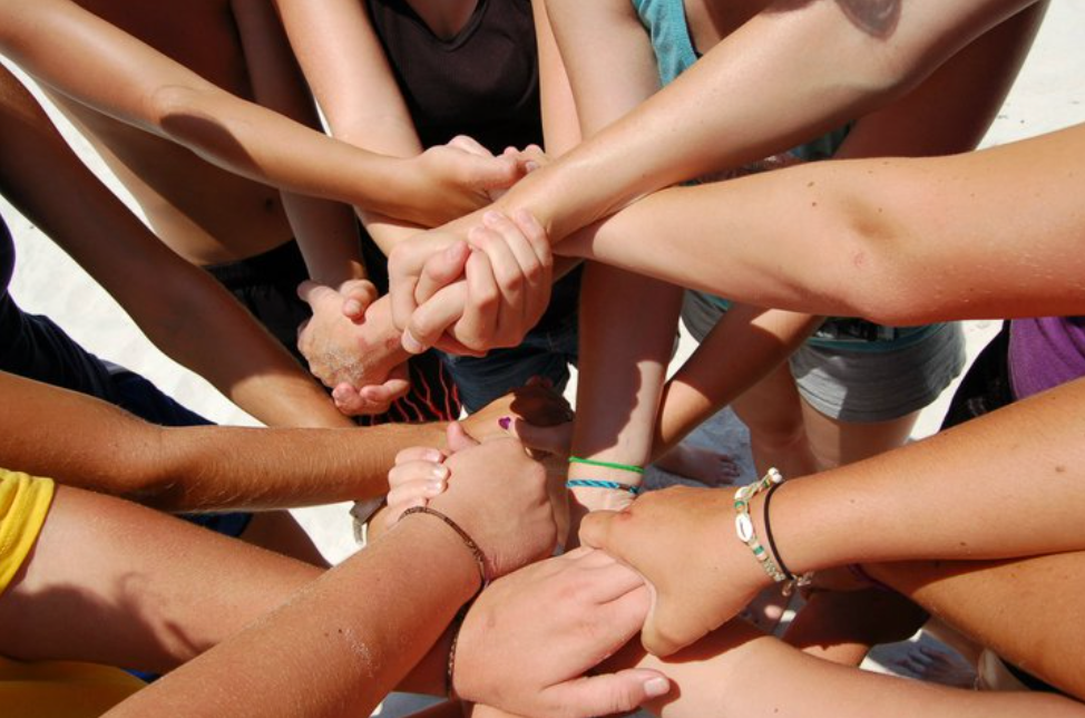 Human Knot: team building activities & games for employees